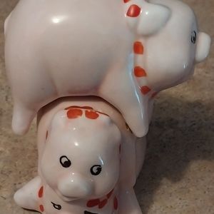 Pile On Pigs Salt & Pepper Shakers Magic Creations Circa 1995